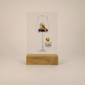 Steklo na lesenem stojalu - primerno za nagrade - z vašim napisom